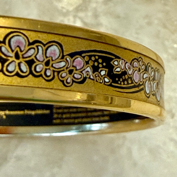 ❤️Michaela Frye gold enamel bangle - Picture 2 of 16